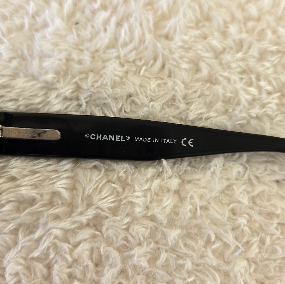 Vintage CHANEL Round Tortoise Sunglasses with Black Leather Case - Picture 7 of 9